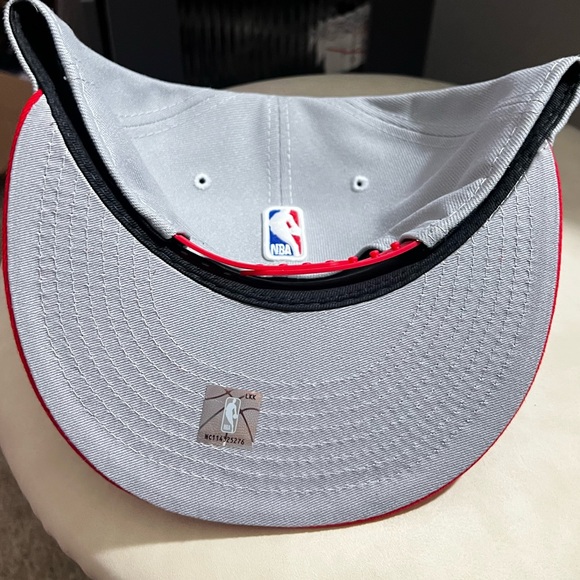 Brand New Chicago Bulls NBA Snapback Hat By New Era 9FIFTY - Picture 2 of 2